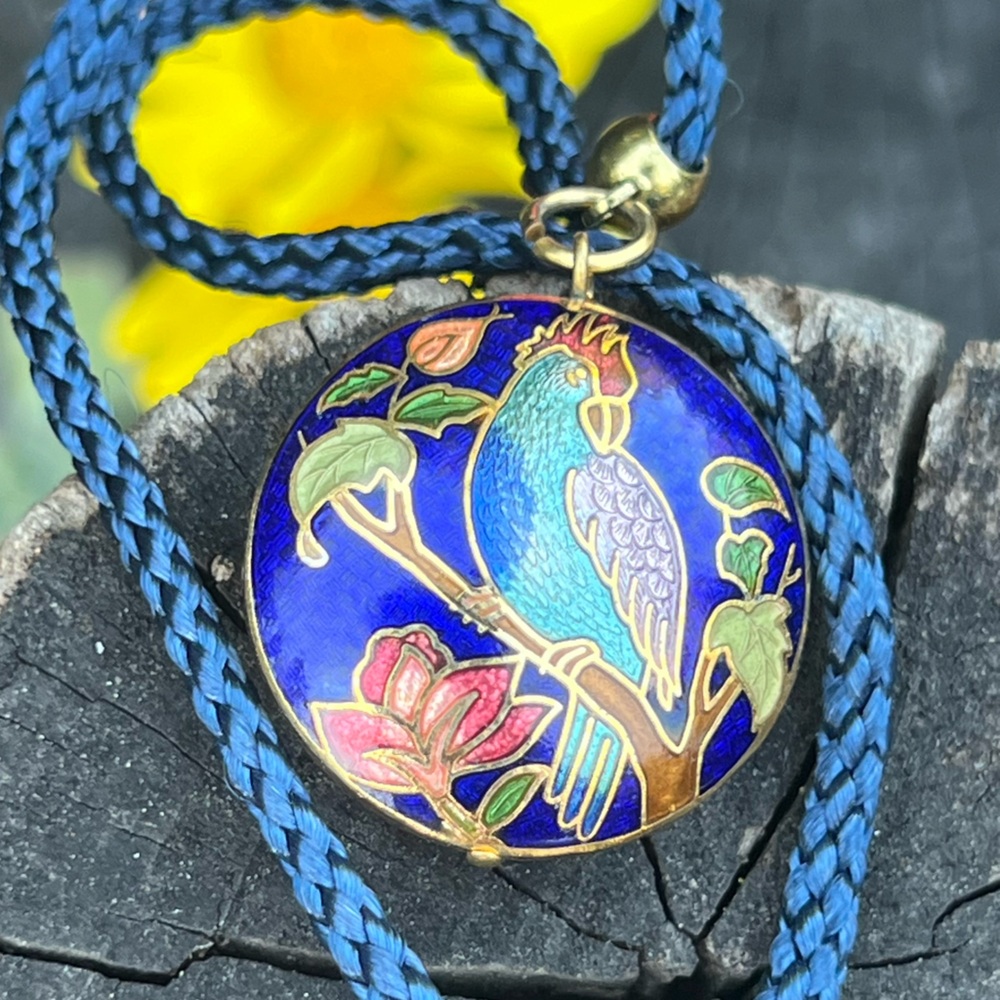 Vintage Cloisonné Double-Sided Puff Pendant – Excellent Condition